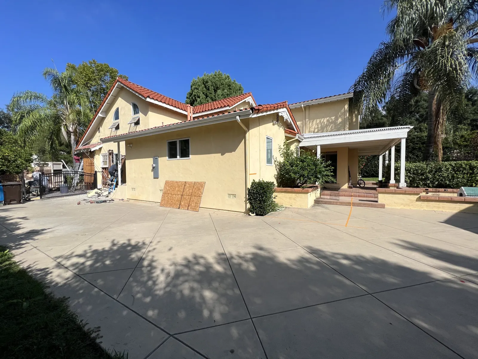 The original single-story home on the lot before demolition began at PMK Development's new-construction project in La Cañada Flintridge.