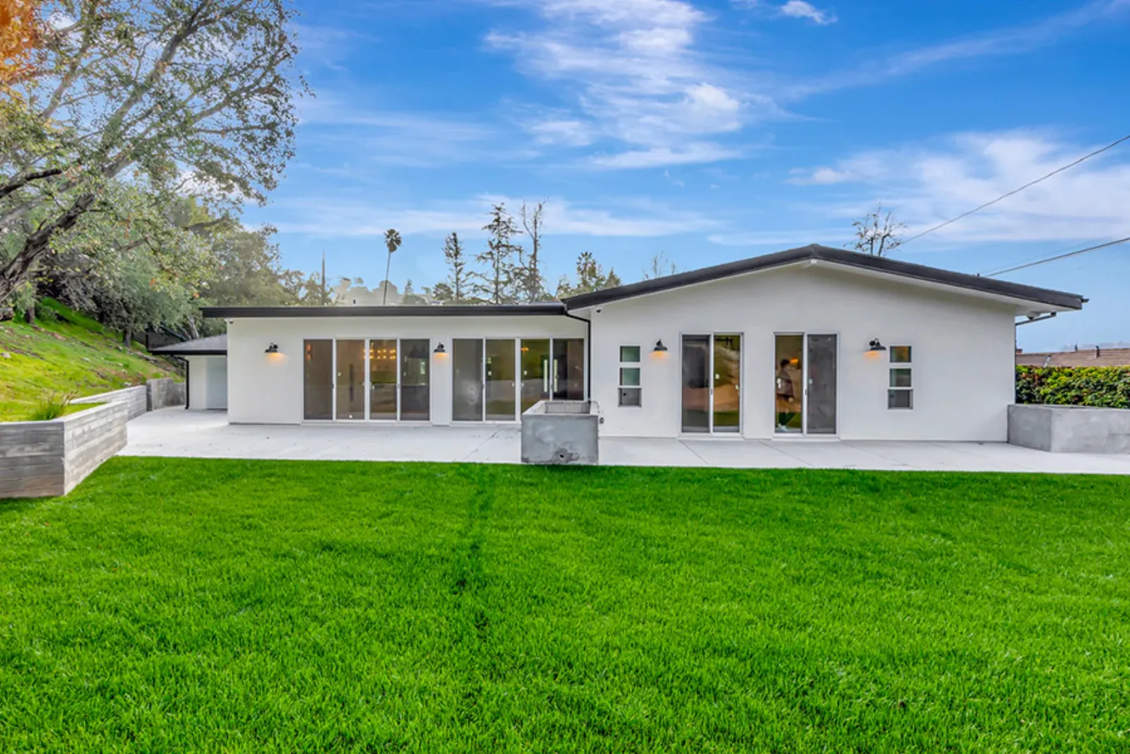 Redwillow addition, rear exterior after the 927 sq ft expansion, with new sliding glass doors, La Cañada Flintridge