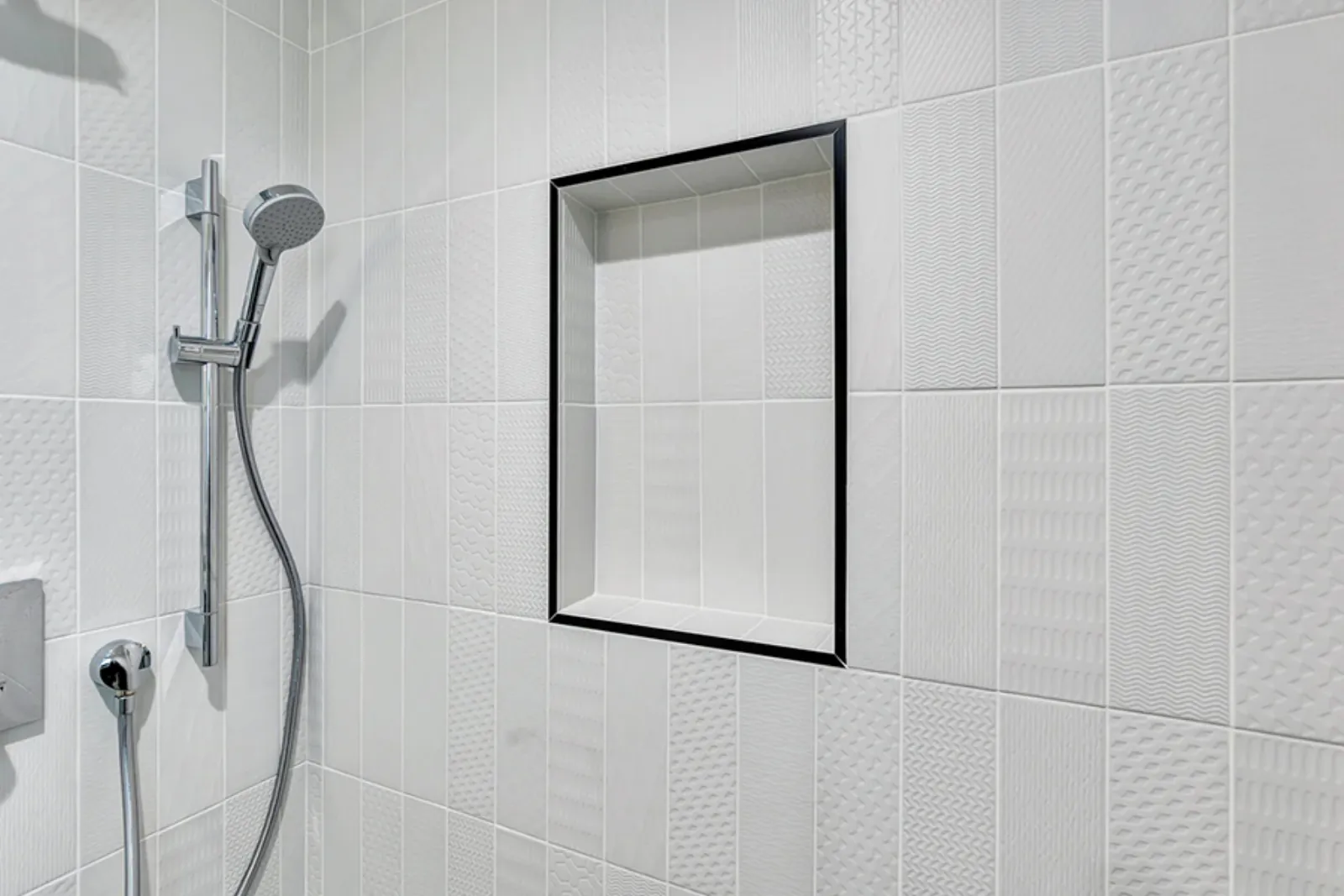 Addition and renovation, tiled shower with recessed niche detail, La Cañada Flintridge
